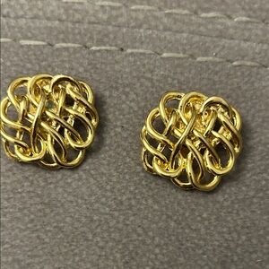 Elegant Gold Woven shoe clip